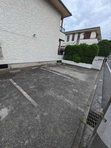23/30 駐車場