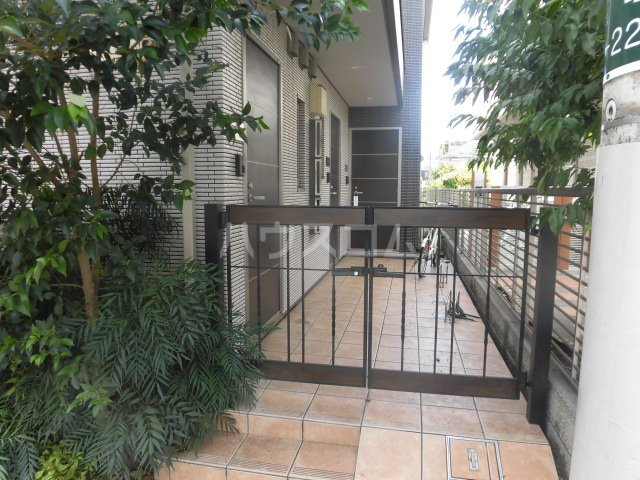 25/30 エントランス