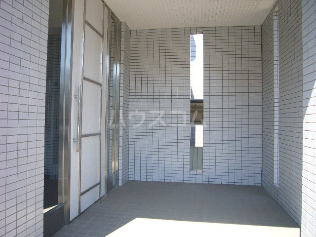 24/30 エントランス