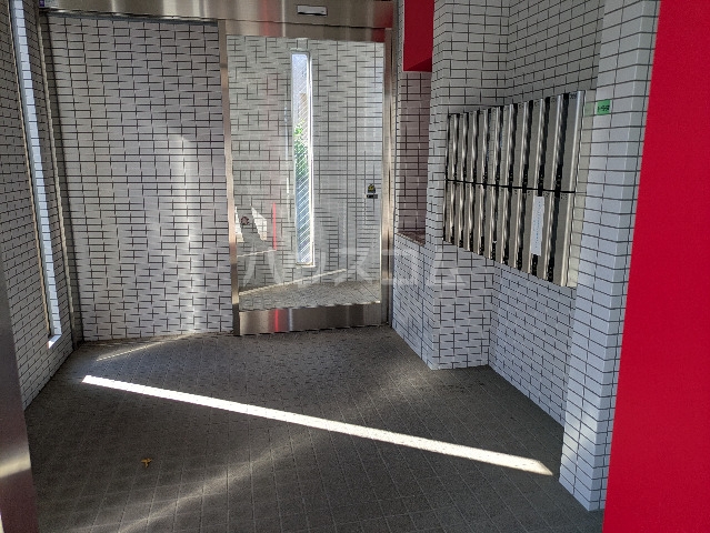 23/30 エントランス