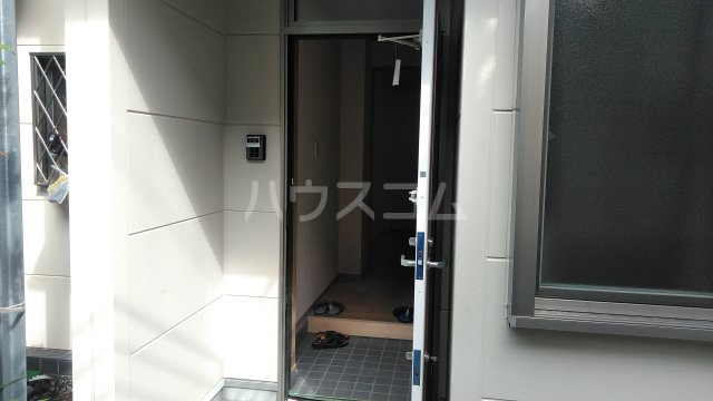 27/30 エントランス