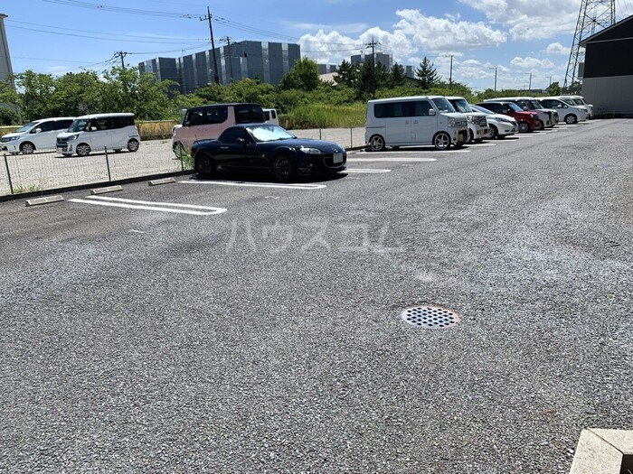 18/27 駐車場