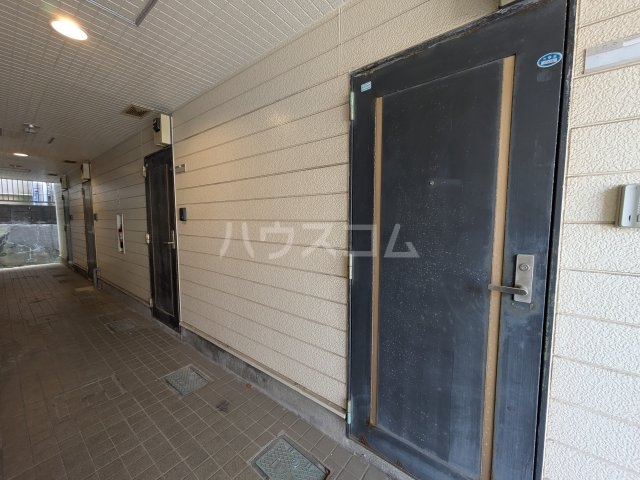 20/21 エントランス