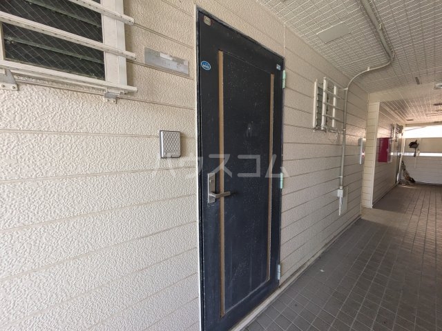 20/21 エントランス