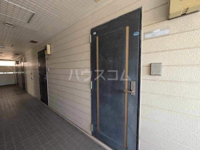 20/21 エントランス