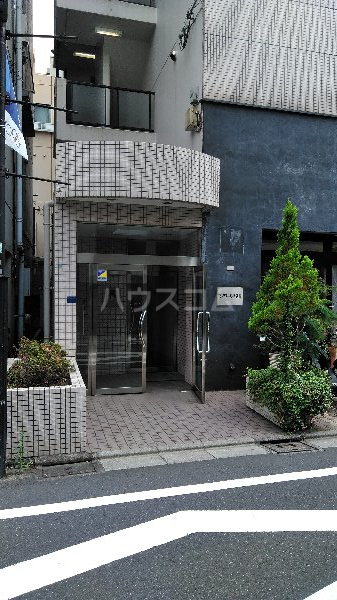 19/27 エントランス