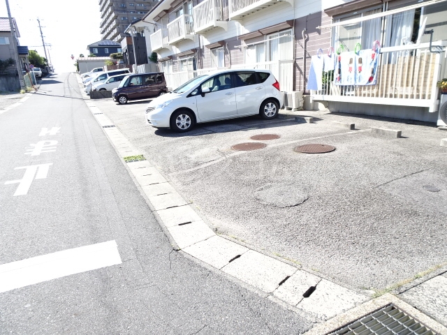 2/6 駐車場