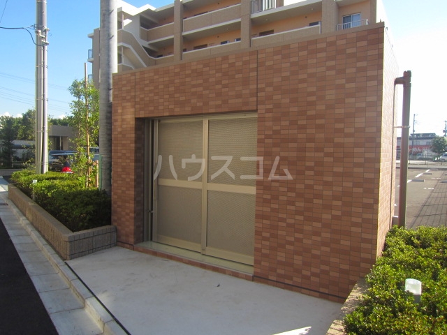 23/30 エントランス