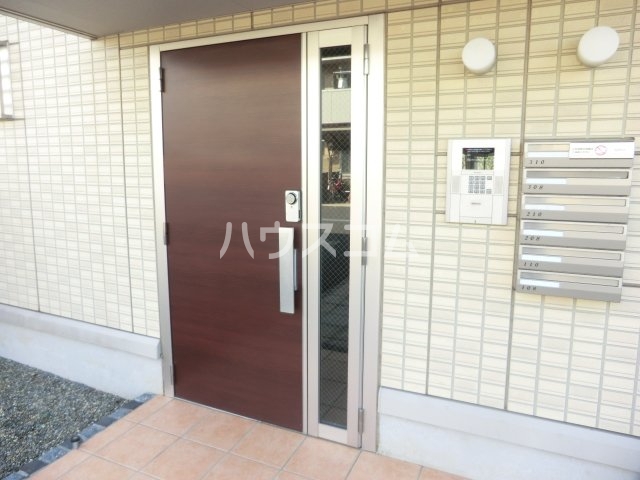 28/30 エントランス