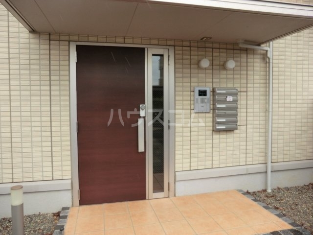 27/30 エントランス