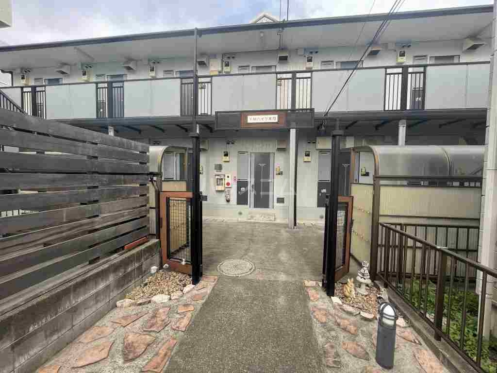 21/30 エントランス