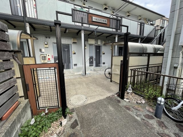 21/30 エントランス