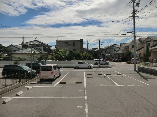 18/22 駐車場