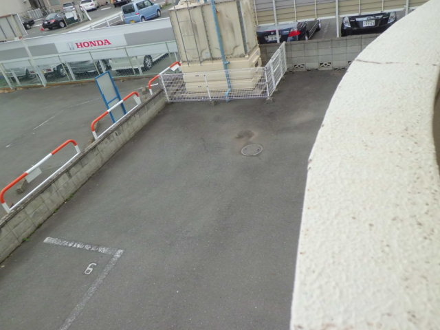 15/18 駐車場