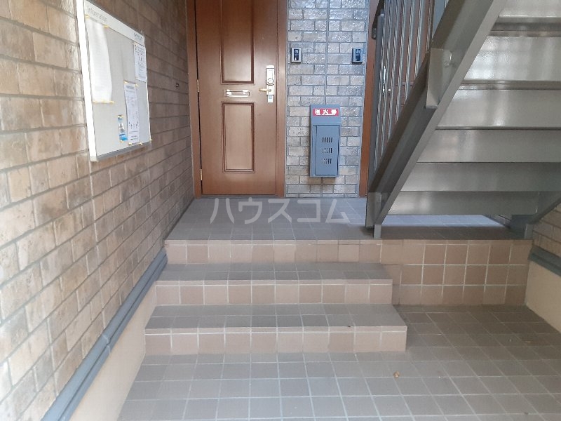 28/30 エントランス