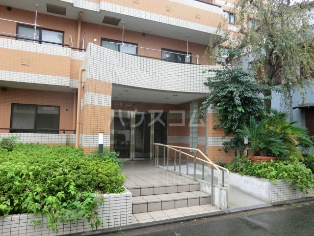 19/25 エントランス