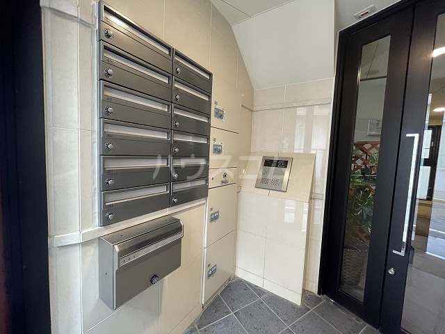 22/28 エントランス