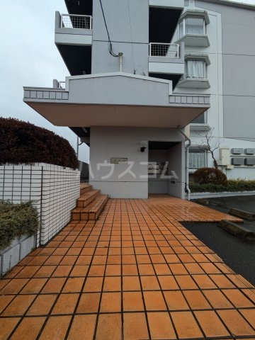 22/25 エントランス