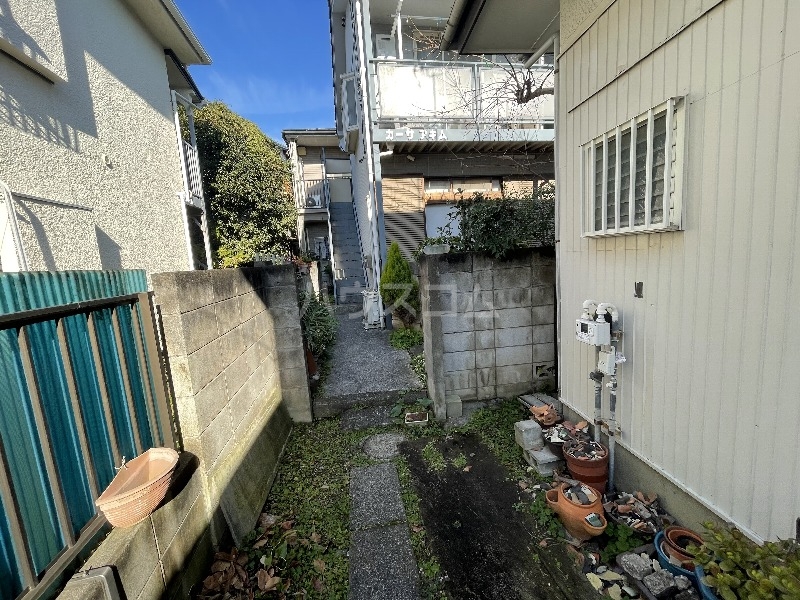 21/25 エントランス