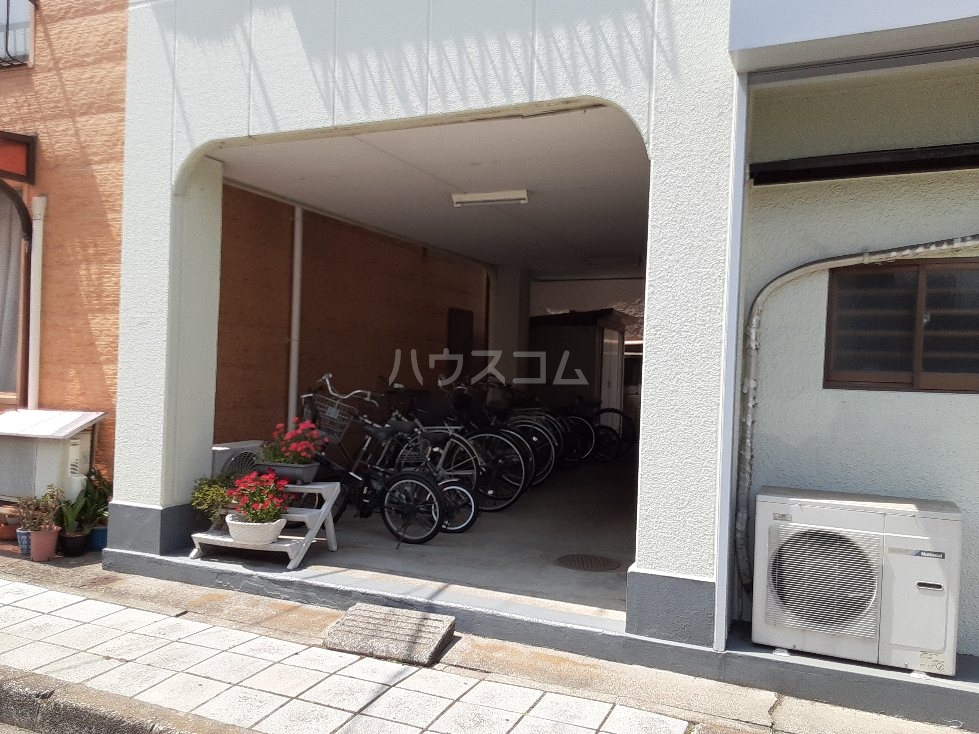 21/25 エントランス