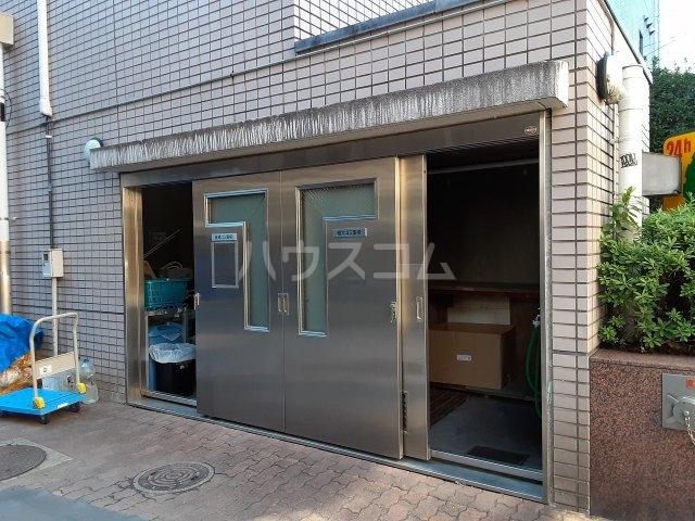 28/30 エントランス