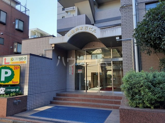 27/30 エントランス