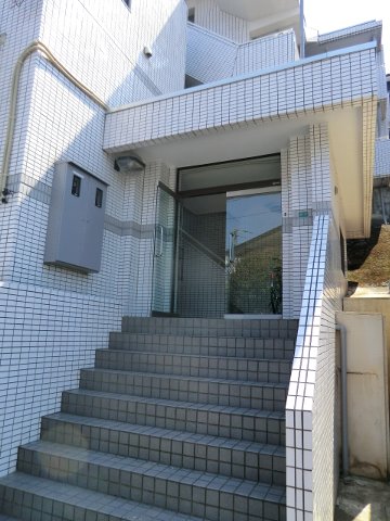 22/30 エントランス