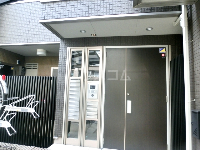 21/30 エントランス