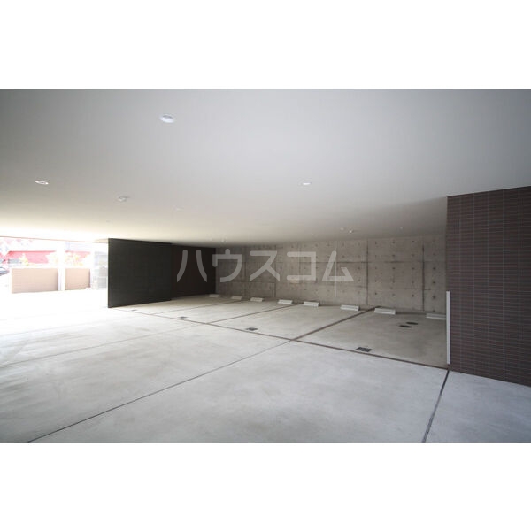 16/17 駐車場