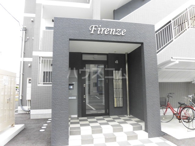 26/30 エントランス