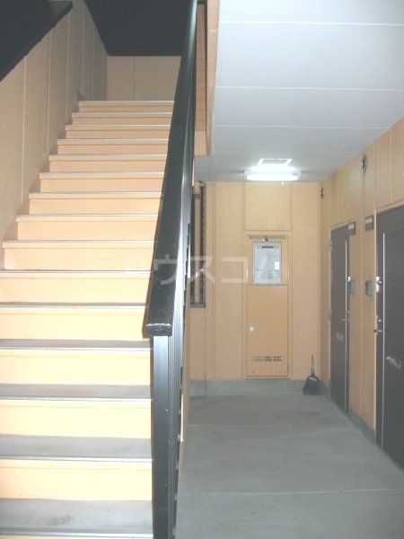 20/26 エントランス