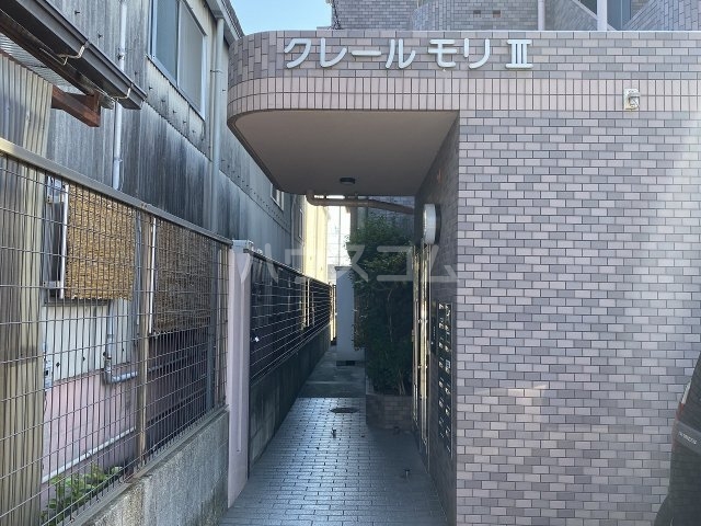 22/27 エントランス