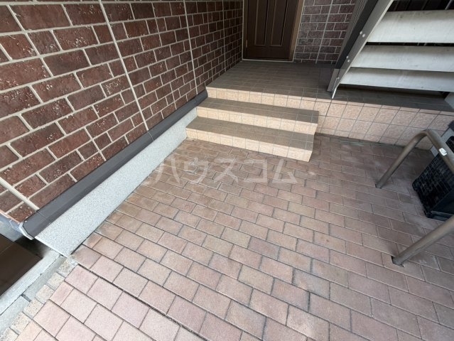 21/30 エントランス