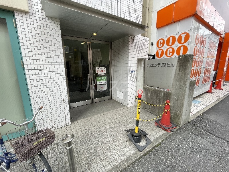 21/30 エントランス