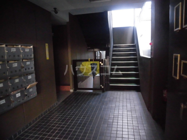 23/30 エントランス