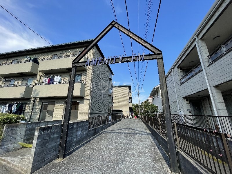 20/21 エントランス