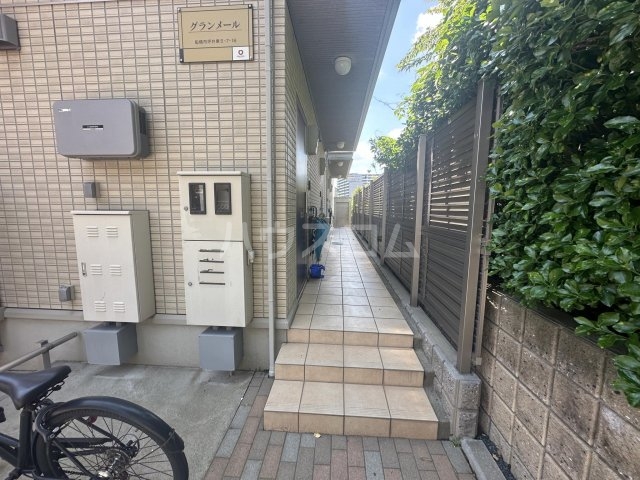 26/30 エントランス