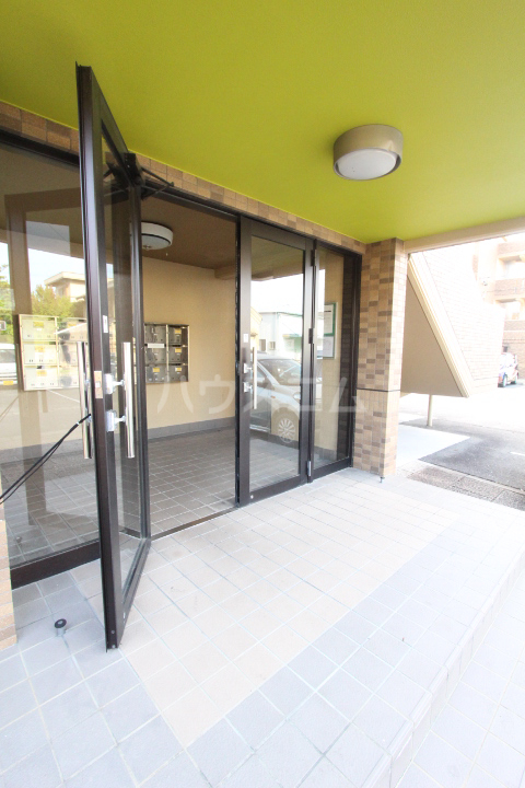 25/30 エントランス