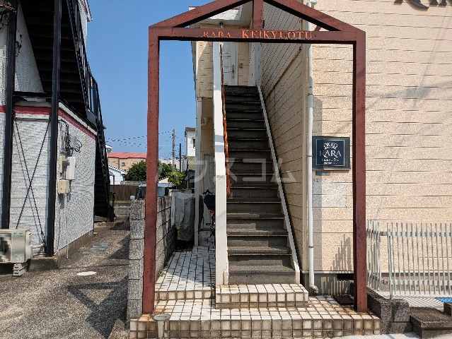 22/26 エントランス