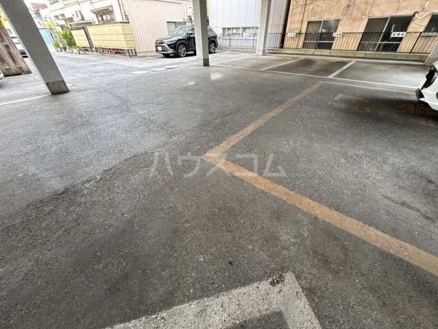 28/30 駐車場
