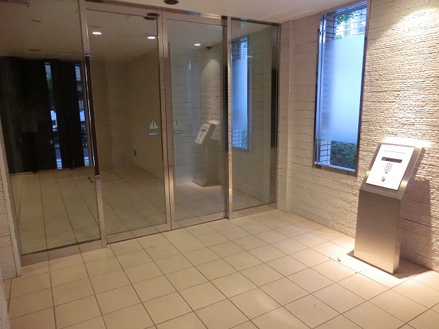 16/25 エントランス