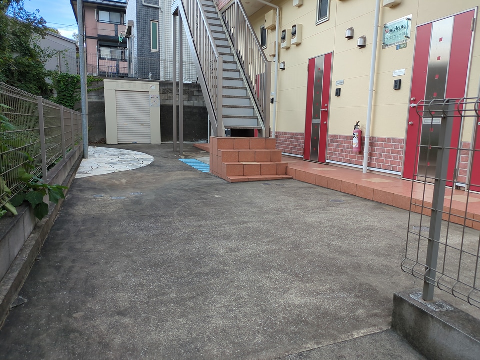 22/25 エントランス