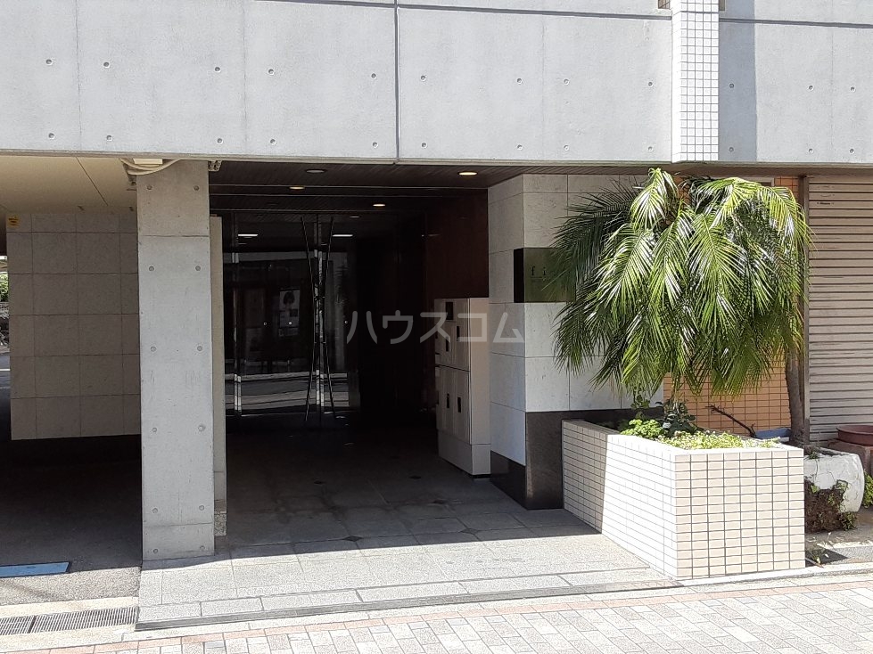 21/26 エントランス