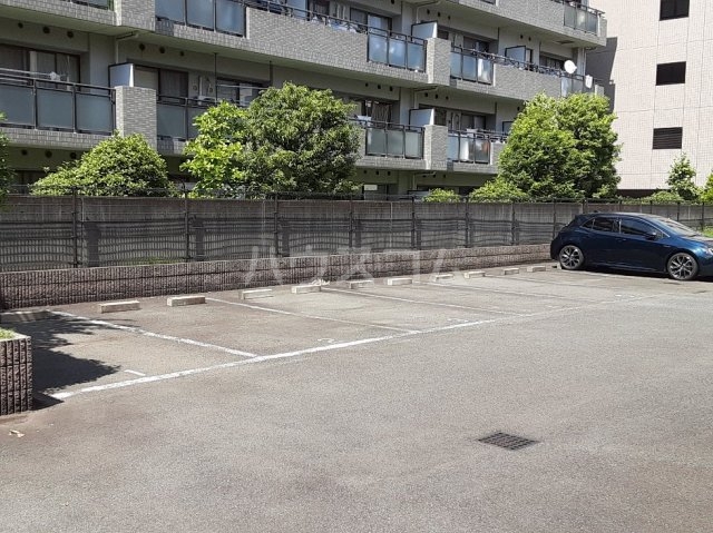 22/26 駐車場