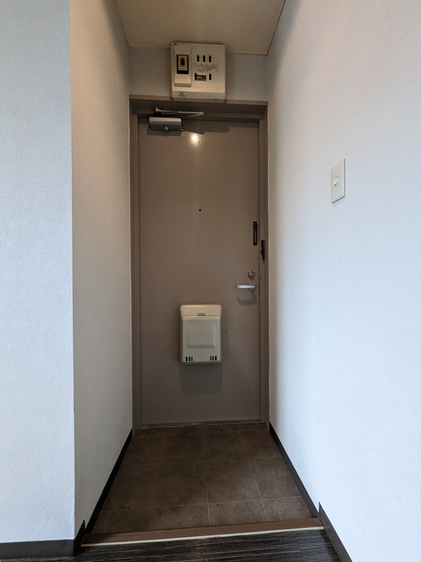 15/23 エントランス