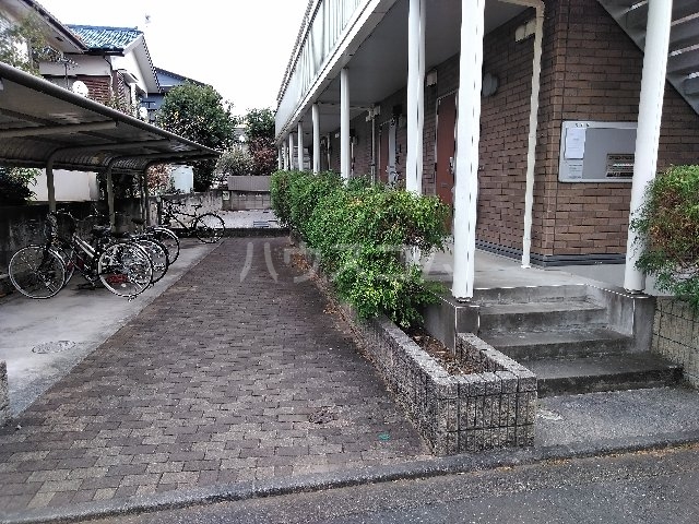 23/30 エントランス