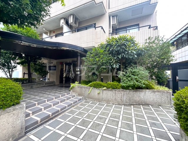 24/30 エントランス