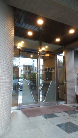 24/30 エントランス