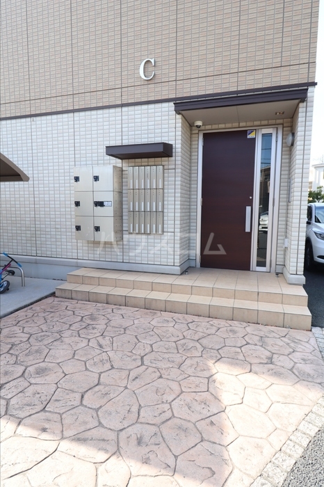 18/28 エントランス