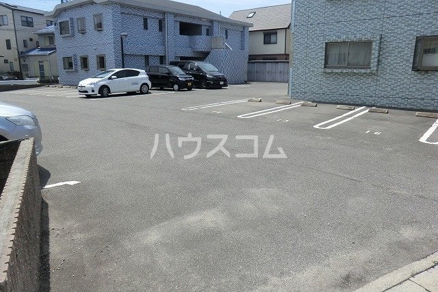 2/3 駐車場